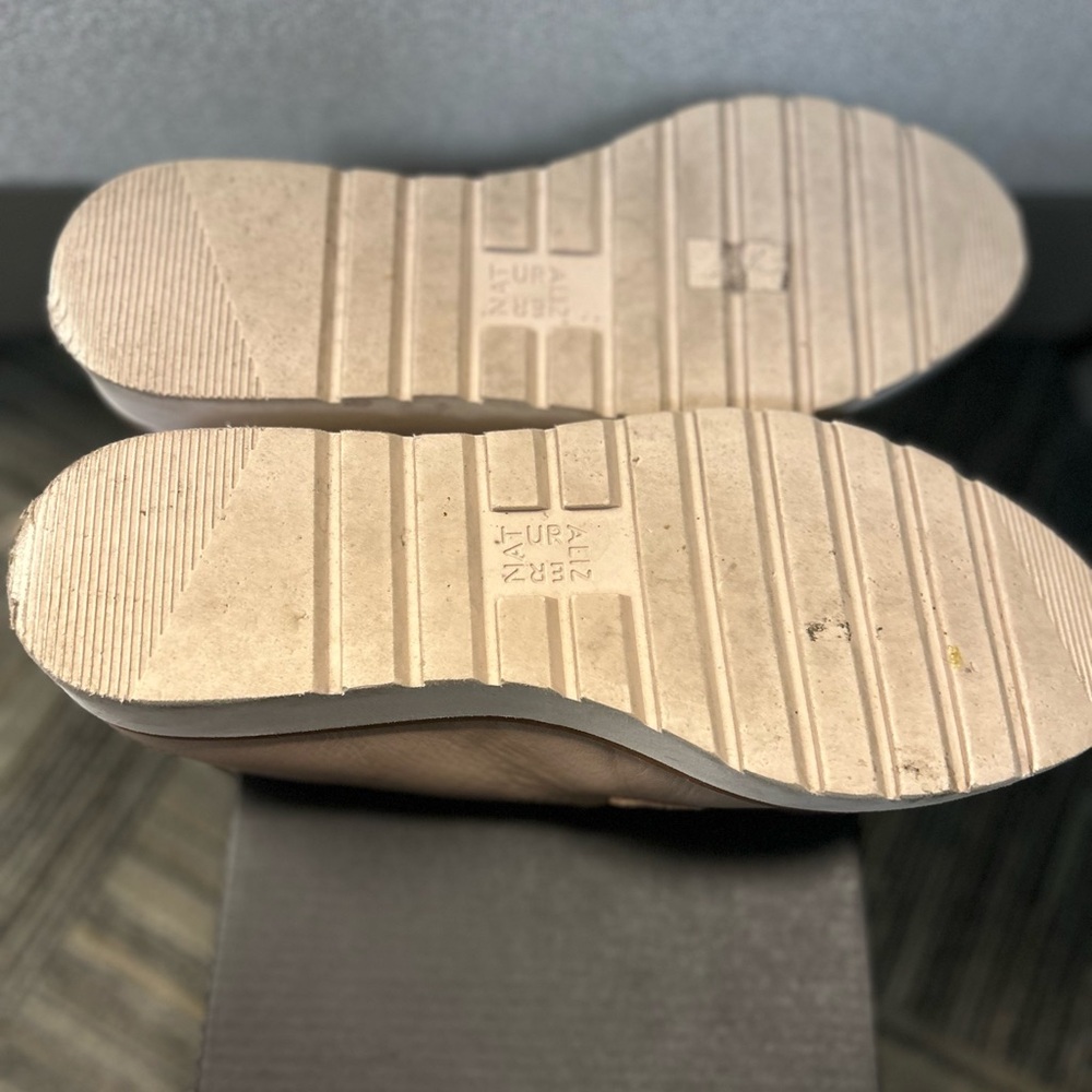 Naturalizer Tan Flats with Minimalist Design and Platform Sole - Picture 4 of 4